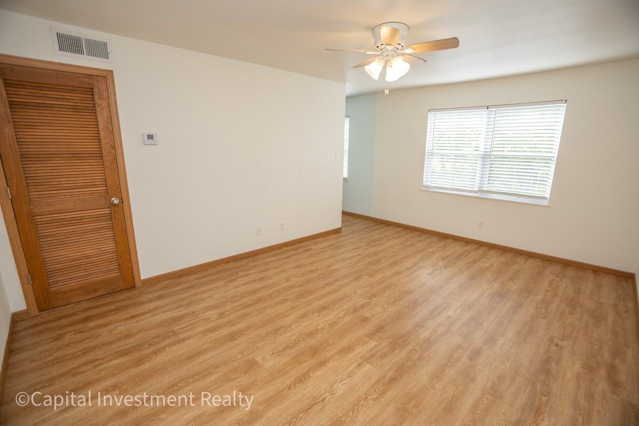 218 West Atchison Street - Photo 2 of 16