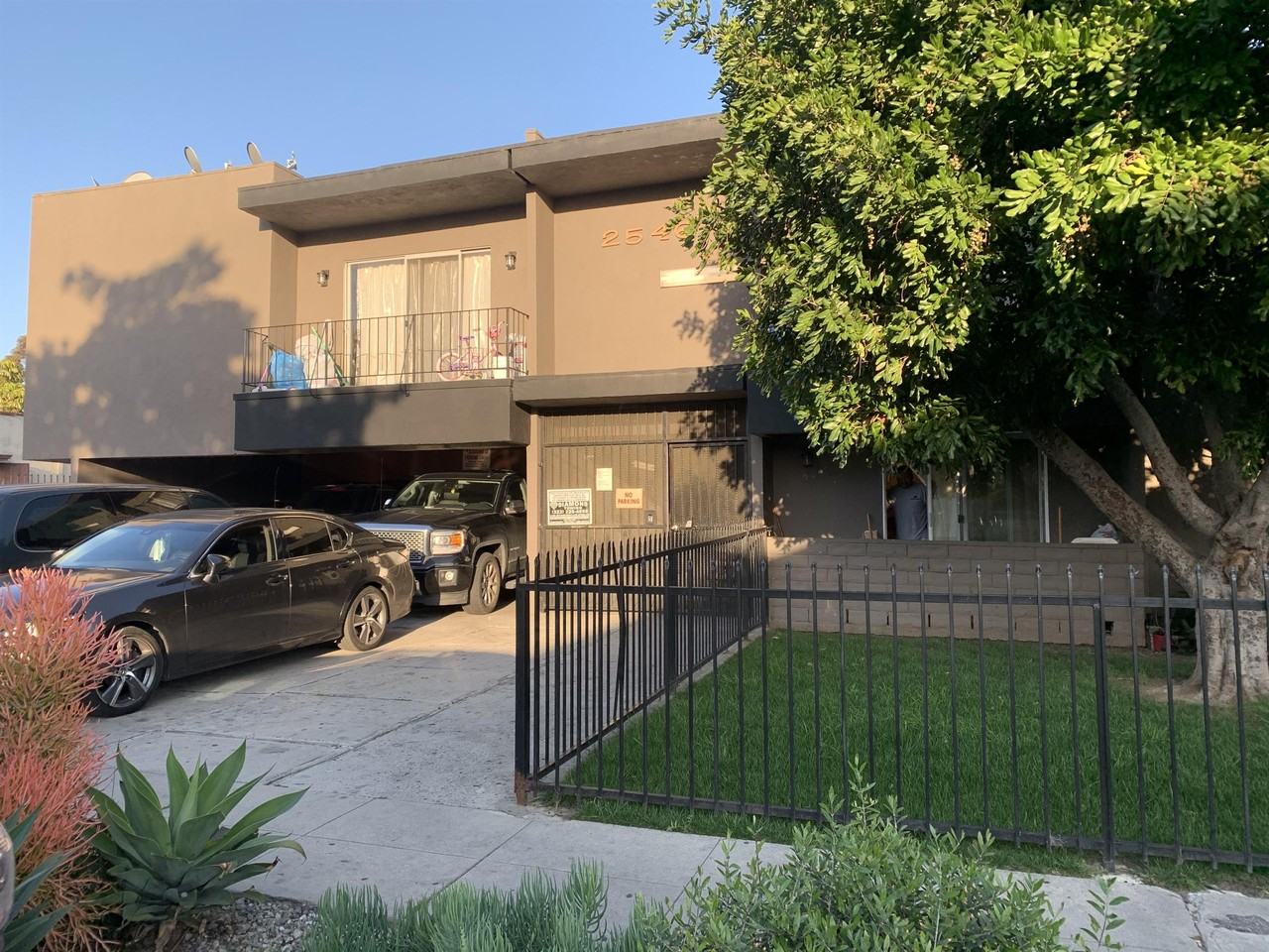 2546 S Spaulding Ave - Photo 6 of 13