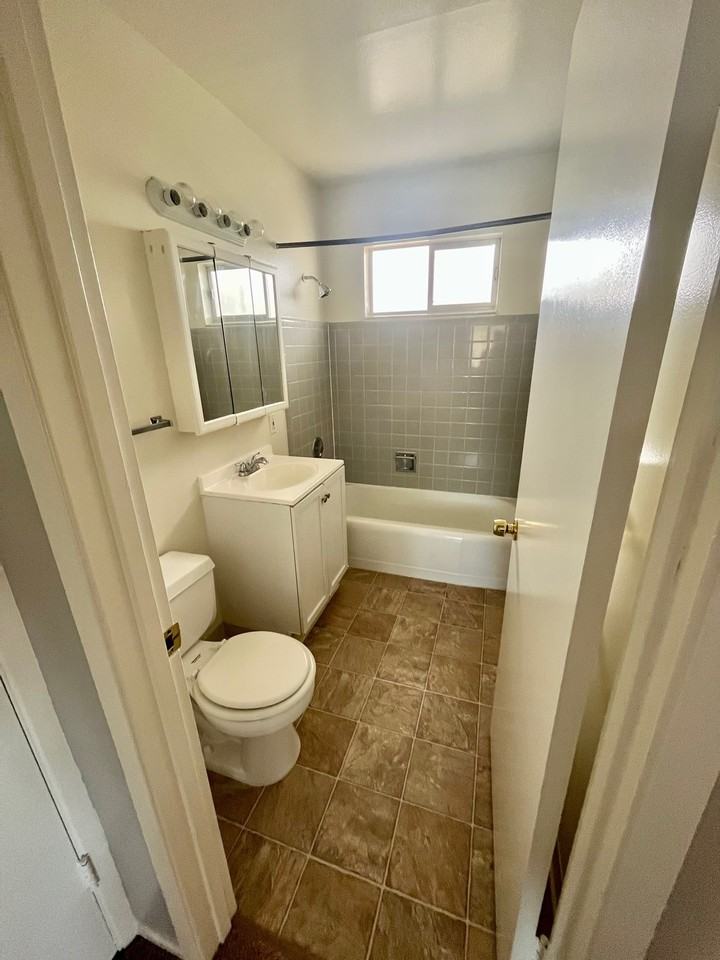 Holiday Apartments - Photo 7 of 9