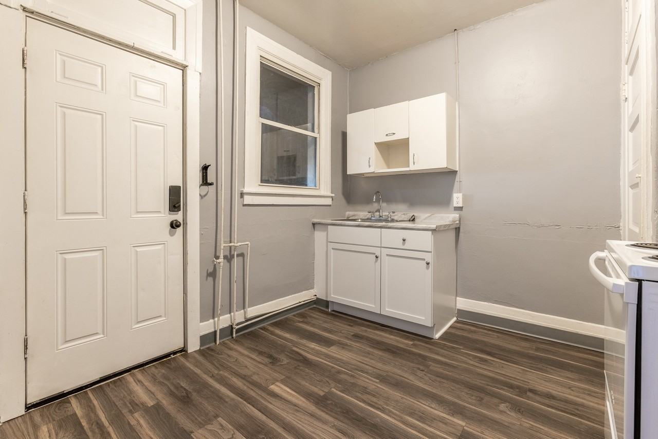 304 South Birmingham Avenue - Photo 5 of 11