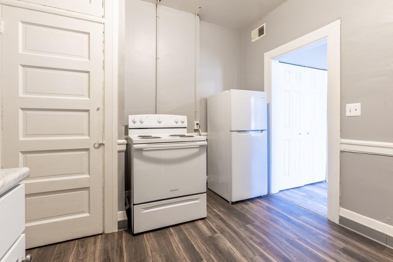 304 South Birmingham Avenue - Photo 7 of 11