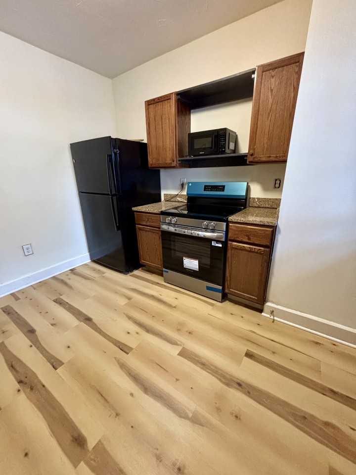 16808 Madison Avenue - Photo 4 of 20