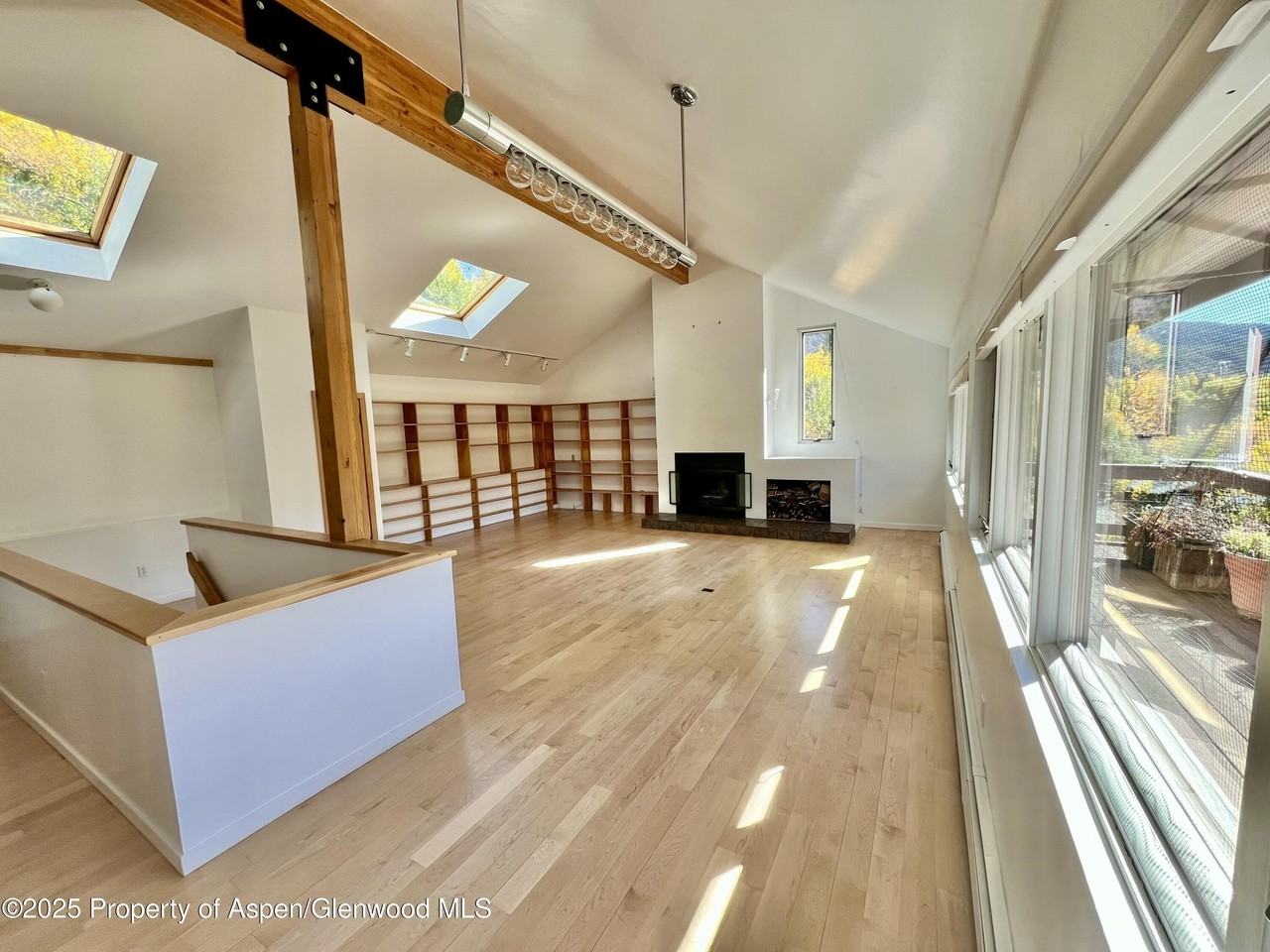 216 East Homestead Drive - Photo 2 of 18