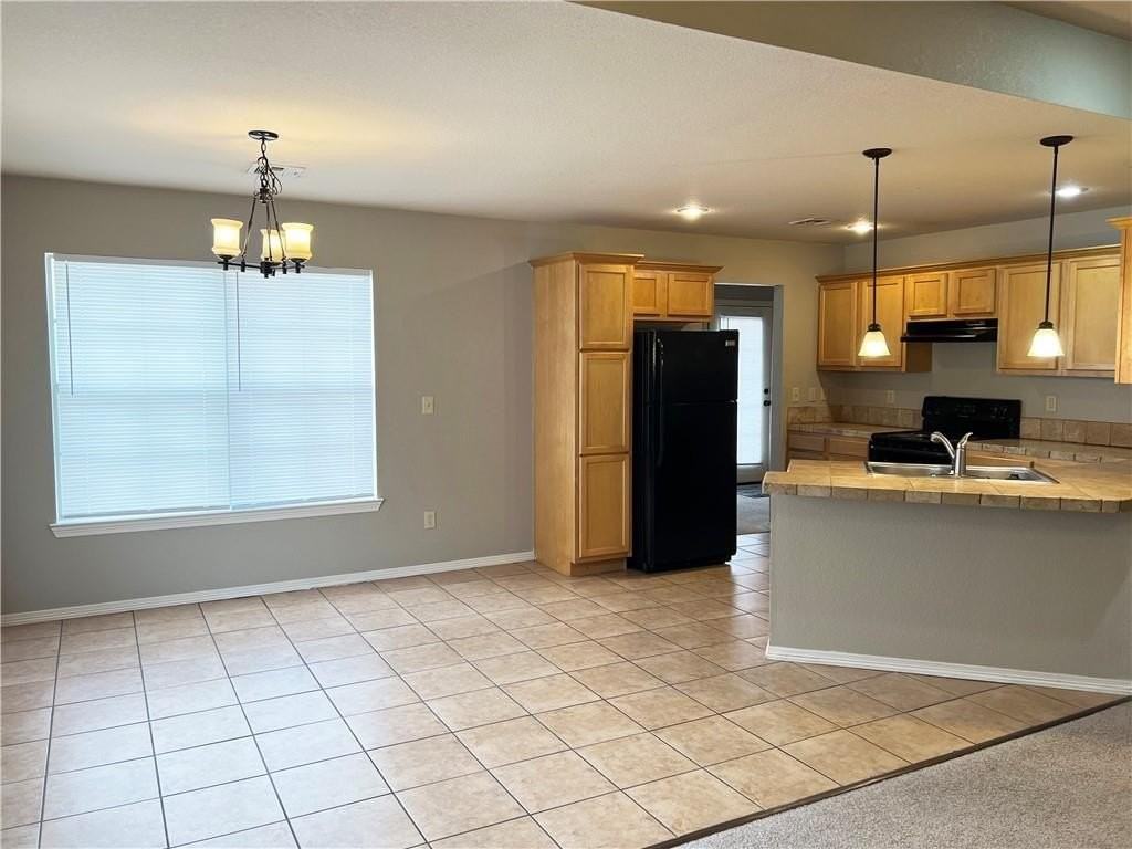 2827 N Cassius Ln - Photo 5 of 20