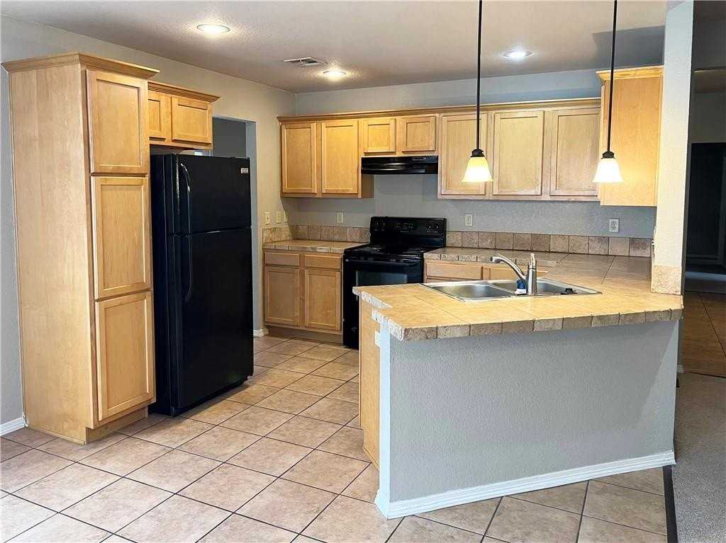 2827 N Cassius Ln - Photo 6 of 20