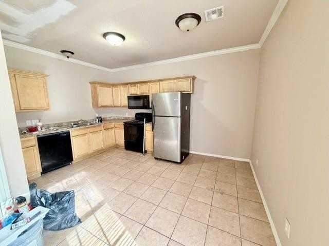 1355 N Oakland Ave #1 - Photo 3 of 9