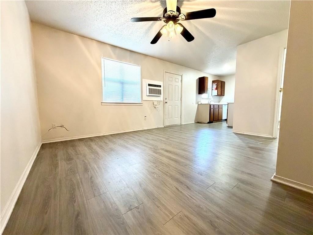 102 102  NW K  ST Unit #B #B - Photo 4 of 8