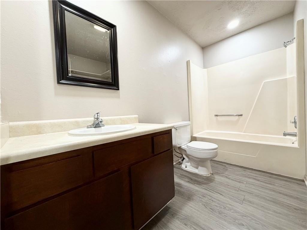 102 102  NW K  ST Unit #B #B - Photo 5 of 8