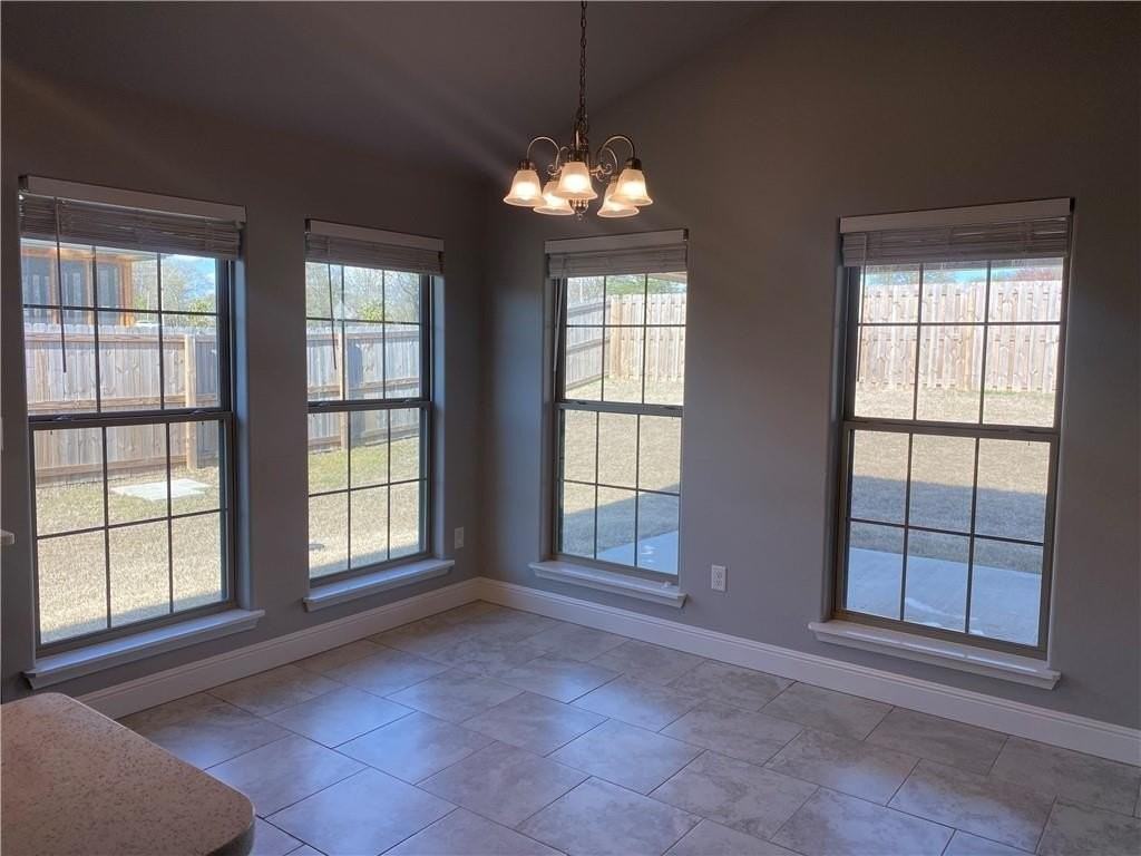 3550 Macintosh Way - Photo 5 of 28