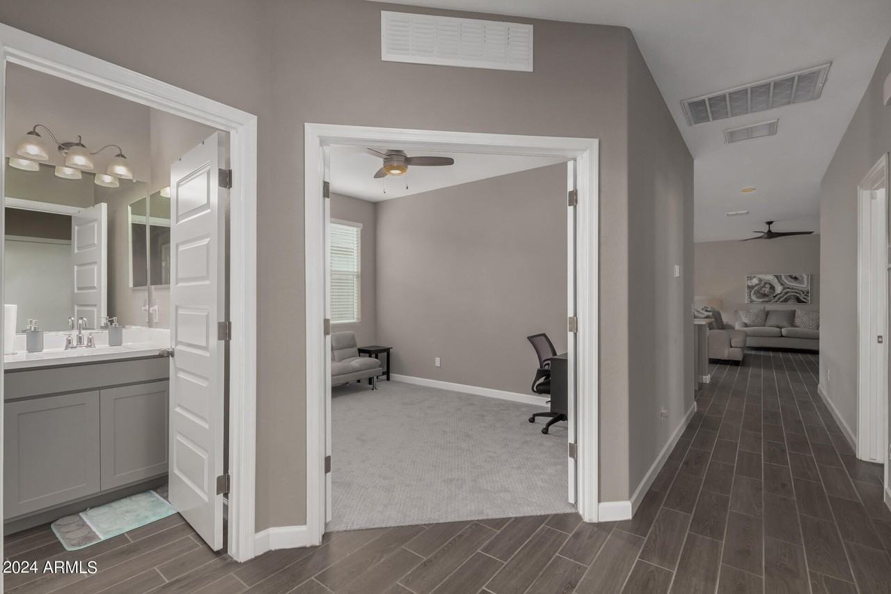 23950 West Hilton Avenue - Photo 2 of 40