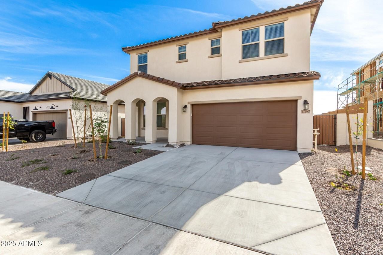 21283 W Edgemont Ave - Photo 2 of 48