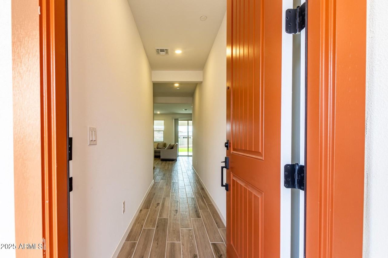 21283 W Edgemont Ave - Photo 4 of 48