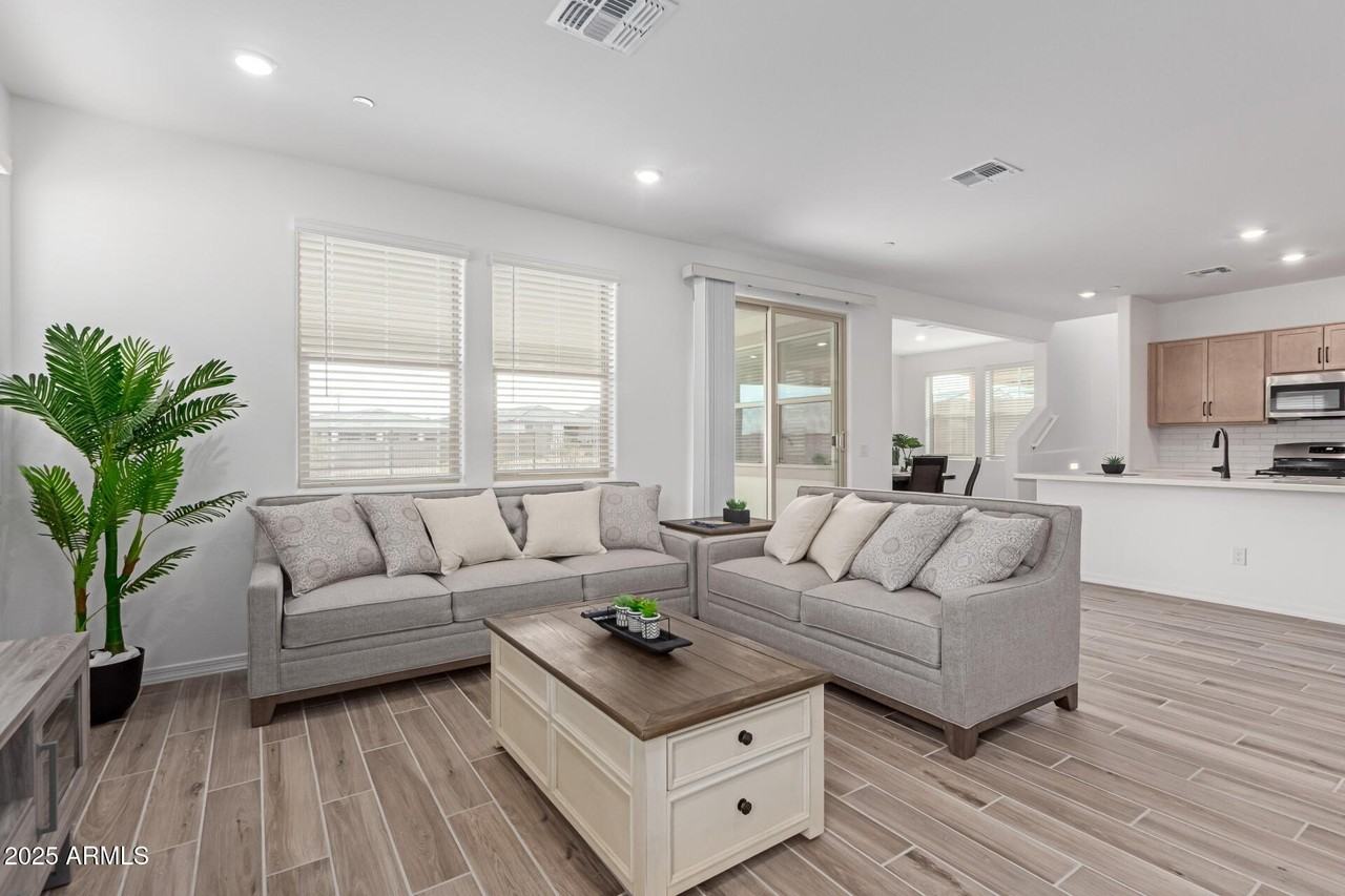 21283 W Edgemont Ave - Photo 6 of 48