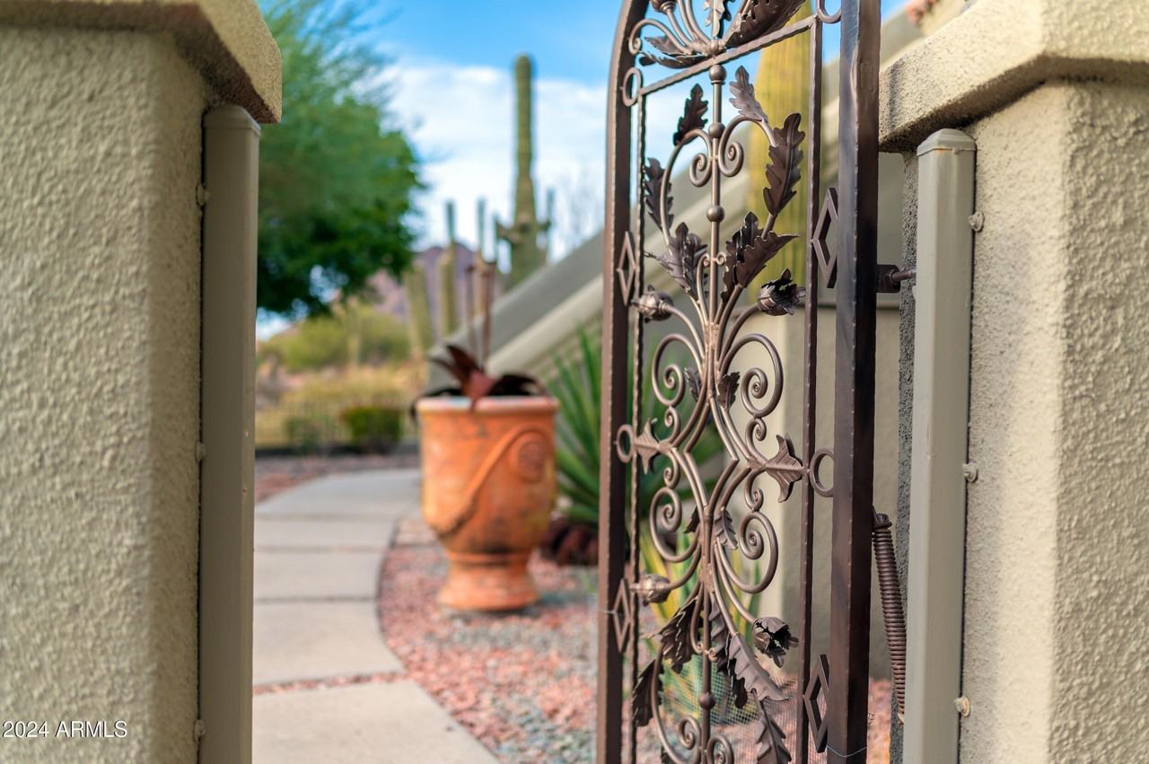 10326 East Buckskin Trail - Photo 3 of 50