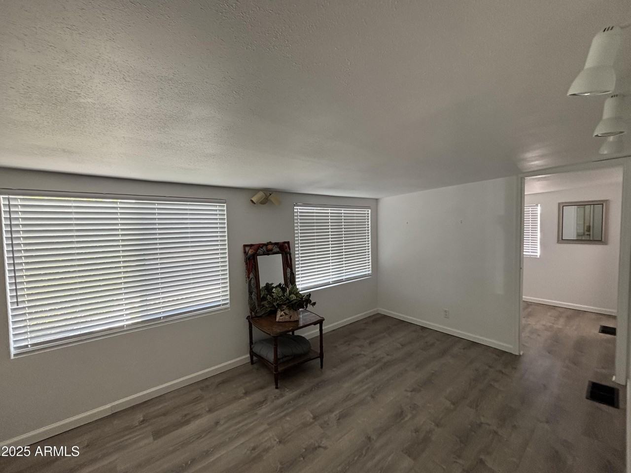 709 East Mohave Way - Photo 7 of 11