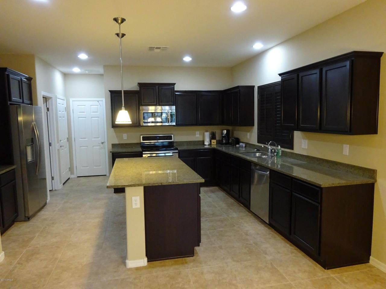 2158 W Scully Dr - Photo 3 of 13