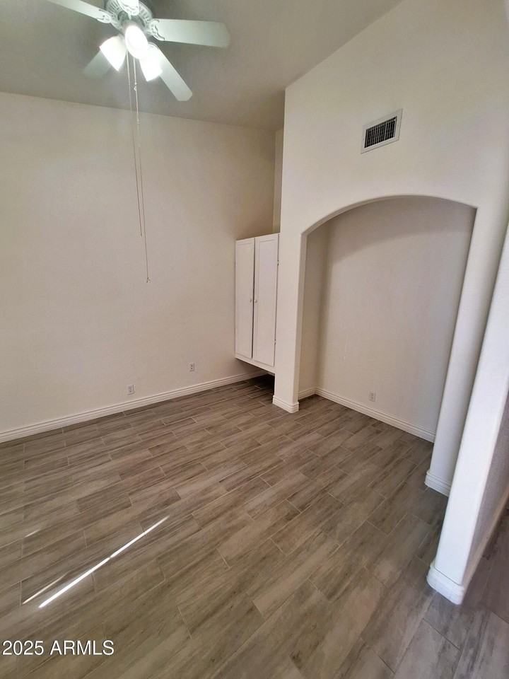 8512 W Tuckey Ln - Photo 5 of 26