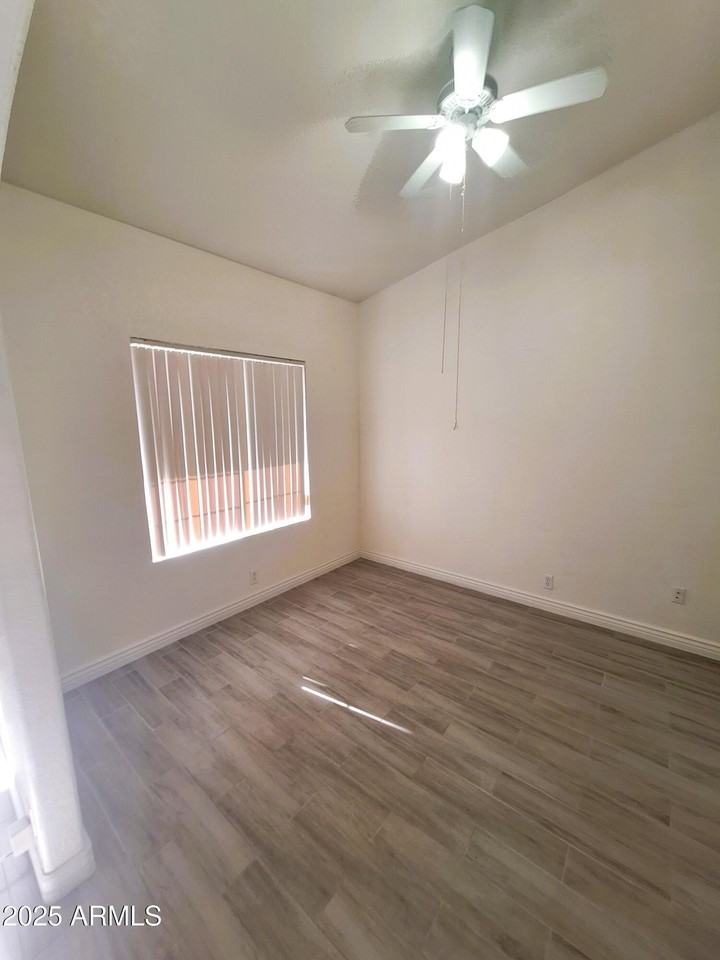 8512 W Tuckey Ln - Photo 6 of 26