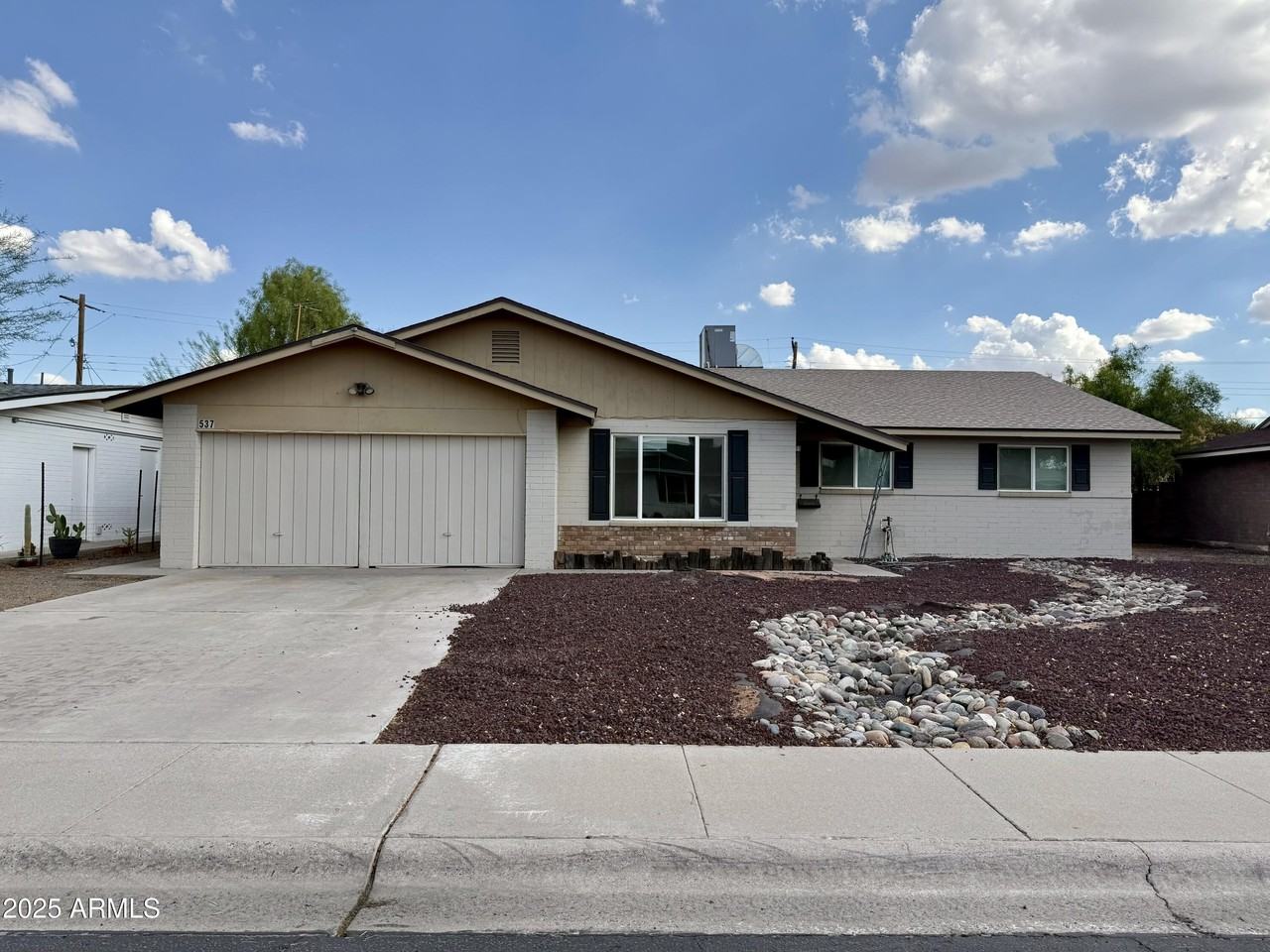 537 East Laguna Drive