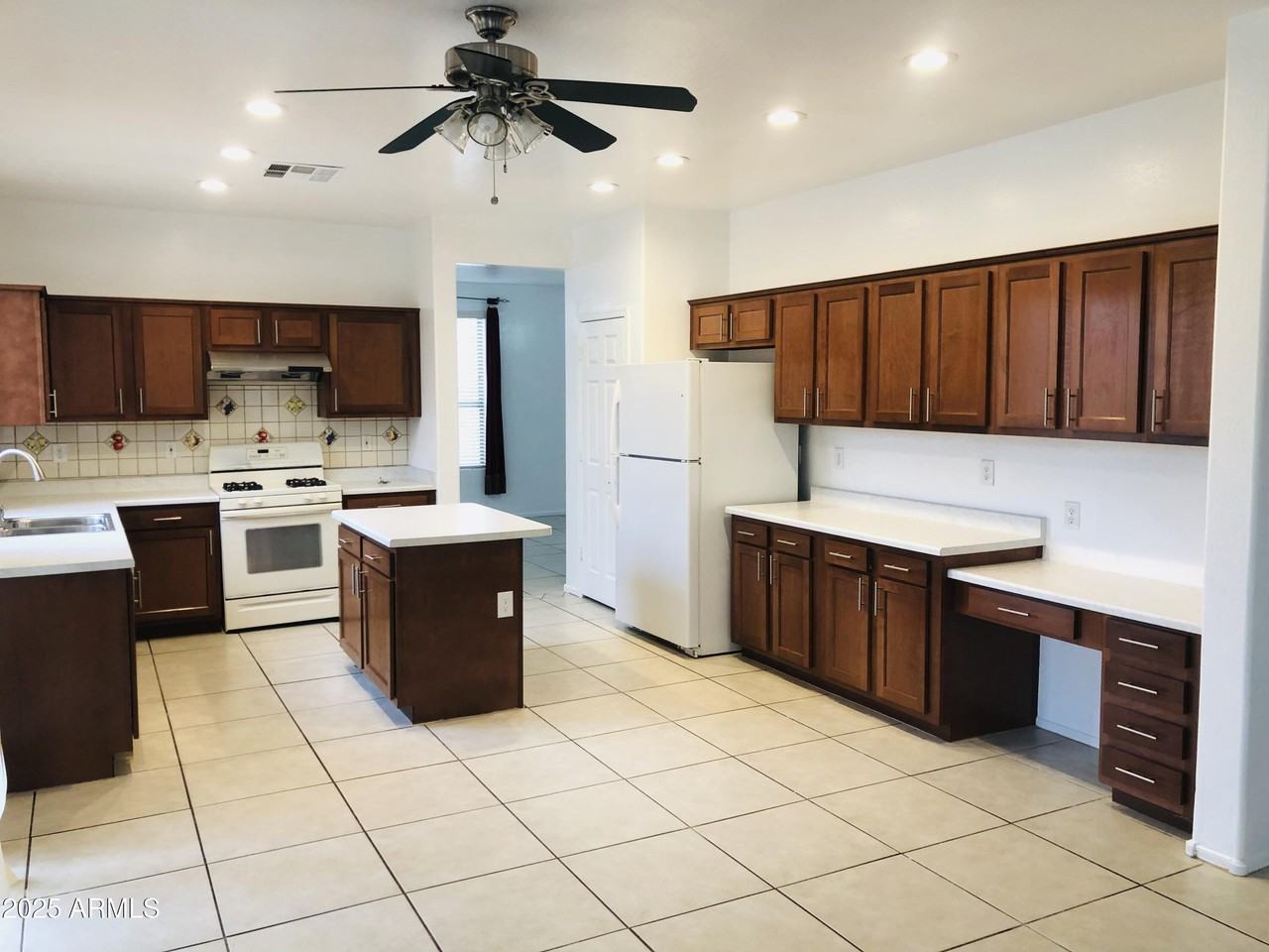 9940 East Medina Avenue - Photo 3 of 14