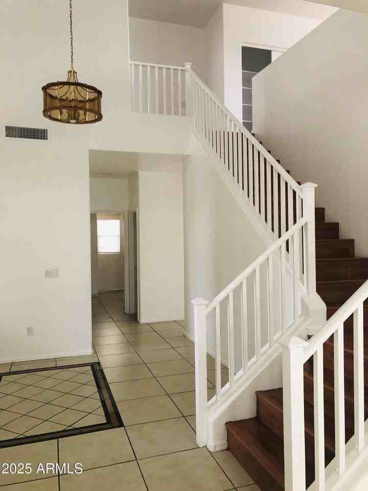 9940 East Medina Avenue - Photo 4 of 14