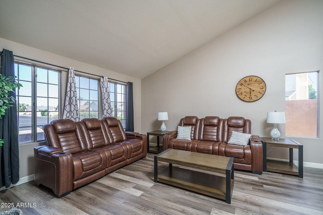 6615 North 89th Avenue - Photo 3 of 29