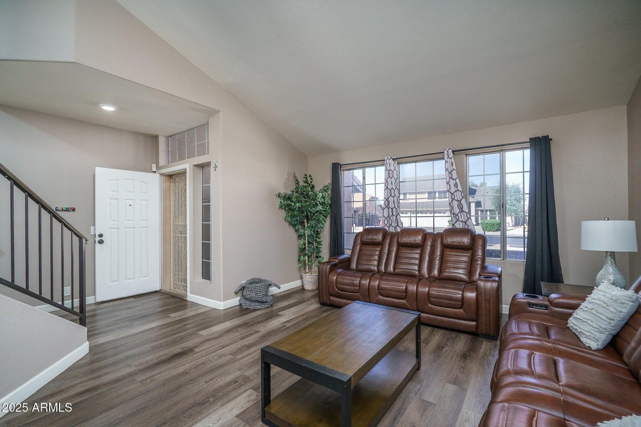 6615 North 89th Avenue - Photo 4 of 29