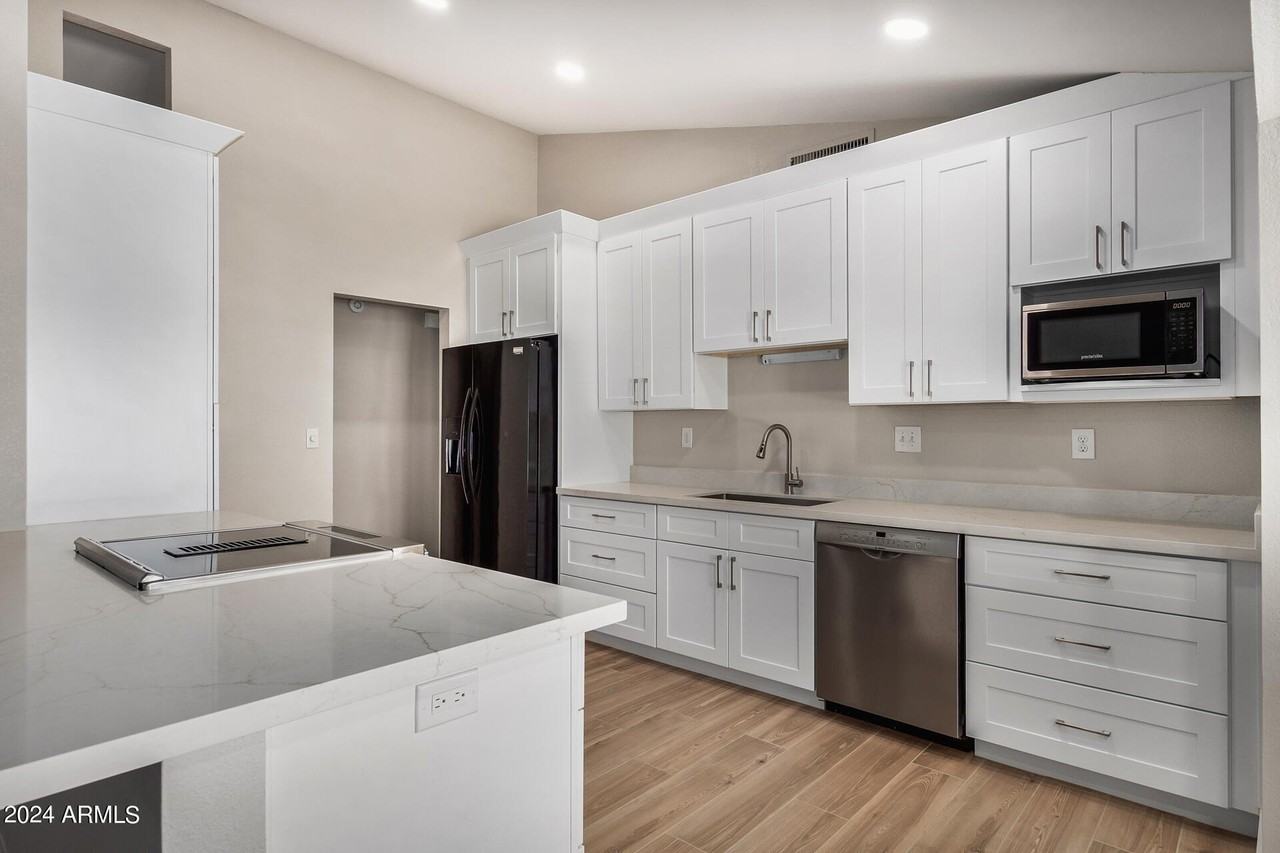 3128 E Charleston Ave - Photo 2 of 34