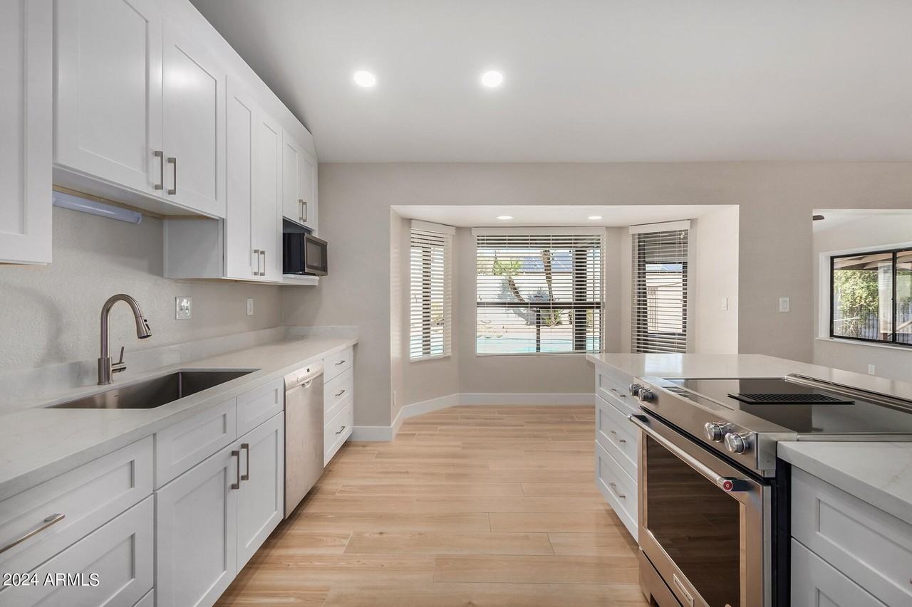 3128 E Charleston Ave - Photo 3 of 34