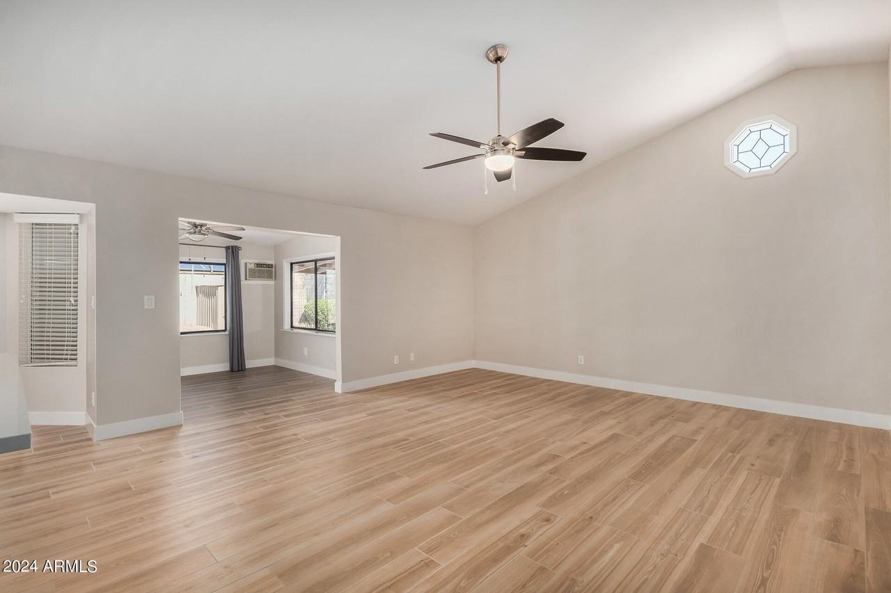 3128 E Charleston Ave - Photo 4 of 34