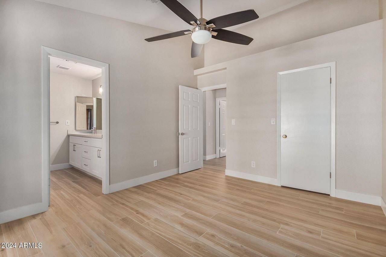 3128 E Charleston Ave - Photo 7 of 34