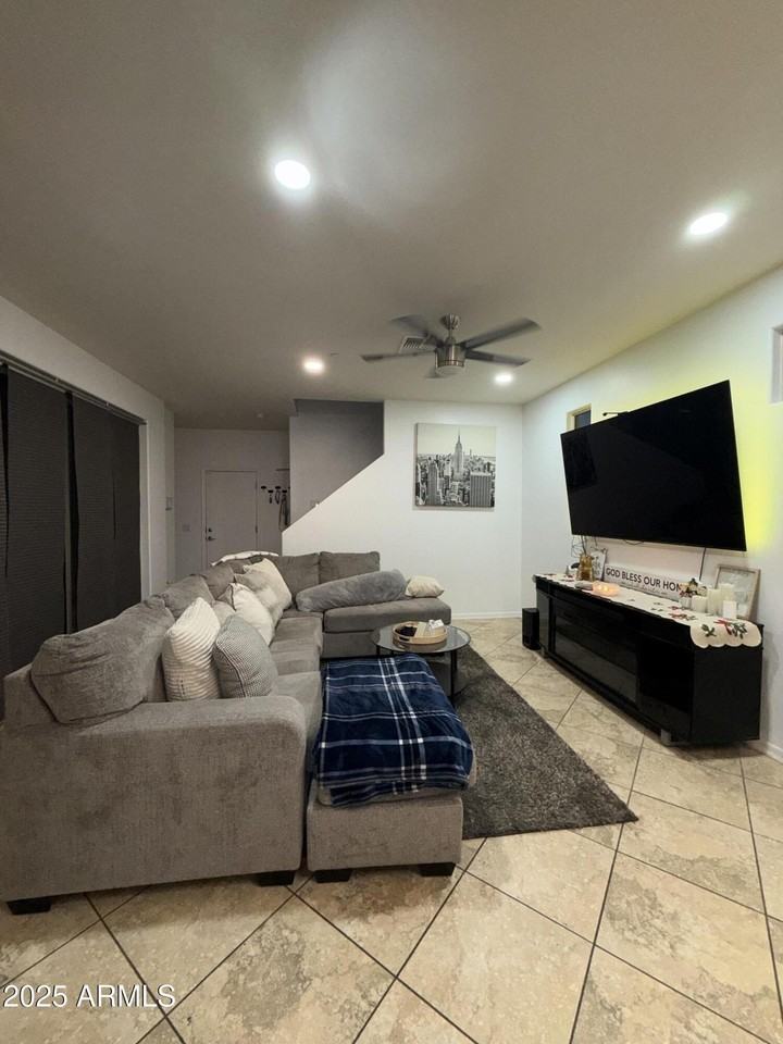 9242 W Meadow Dr - Photo 2 of 50