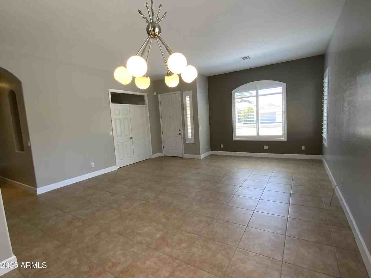 6204 East Phelps Road - Photo 4 of 29