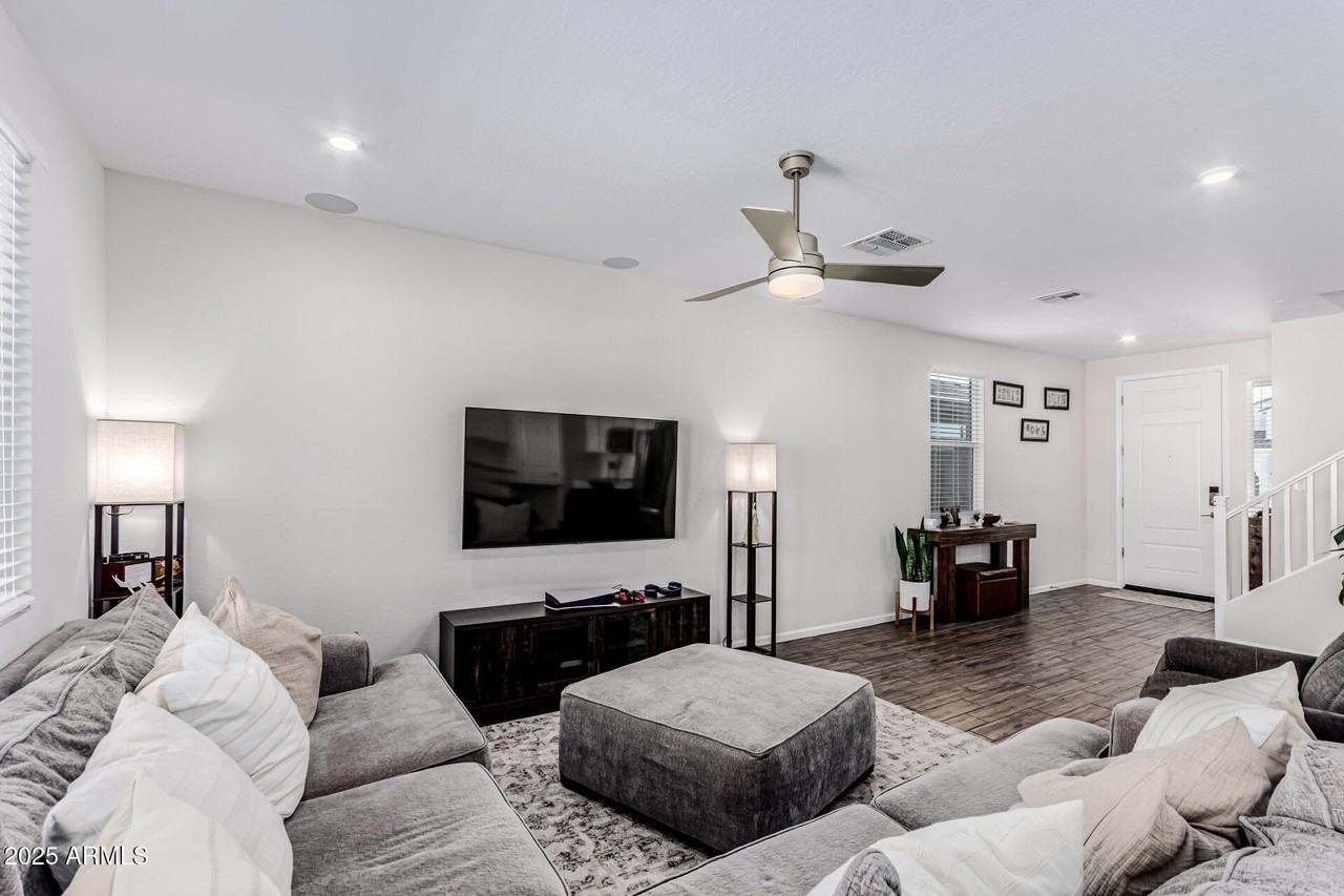 17478 W Paraiso Ln - Photo 4 of 38