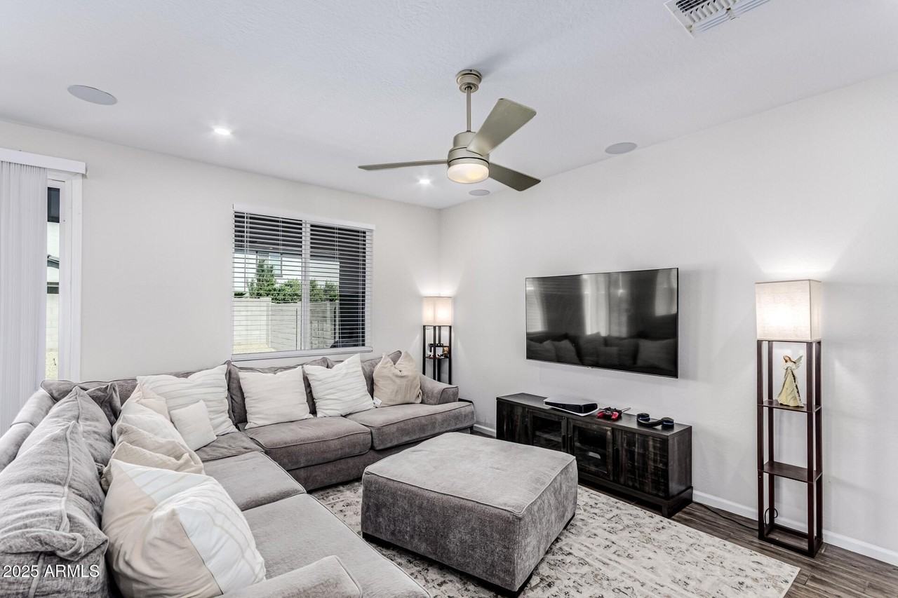 17478 W Paraiso Ln - Photo 5 of 38