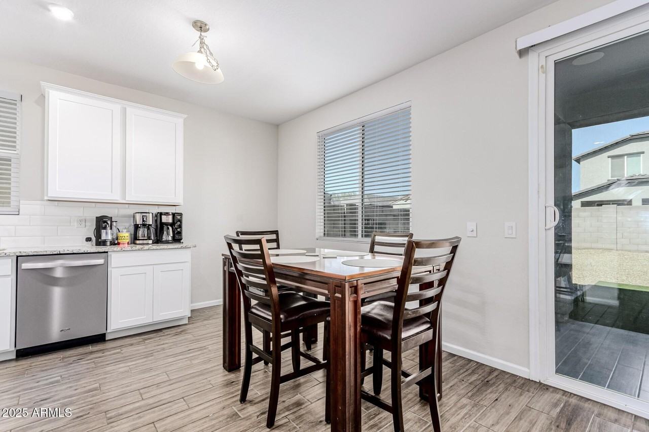 17478 W Paraiso Ln - Photo 7 of 38