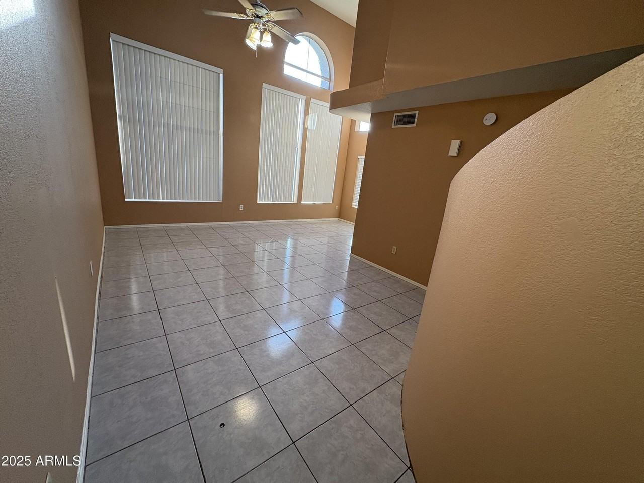 473 S Sunrise Dr - Photo 2 of 16