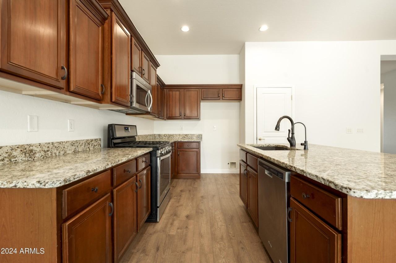 3687 E Oxford Ln - Photo 6 of 26