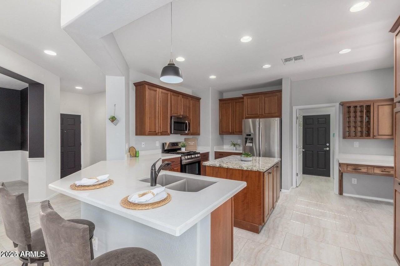 26180 West Wahalla Lane - Photo 4 of 14