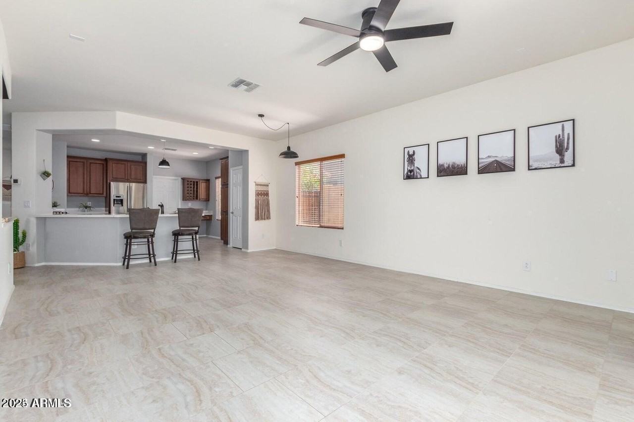 26180 West Wahalla Lane - Photo 7 of 14