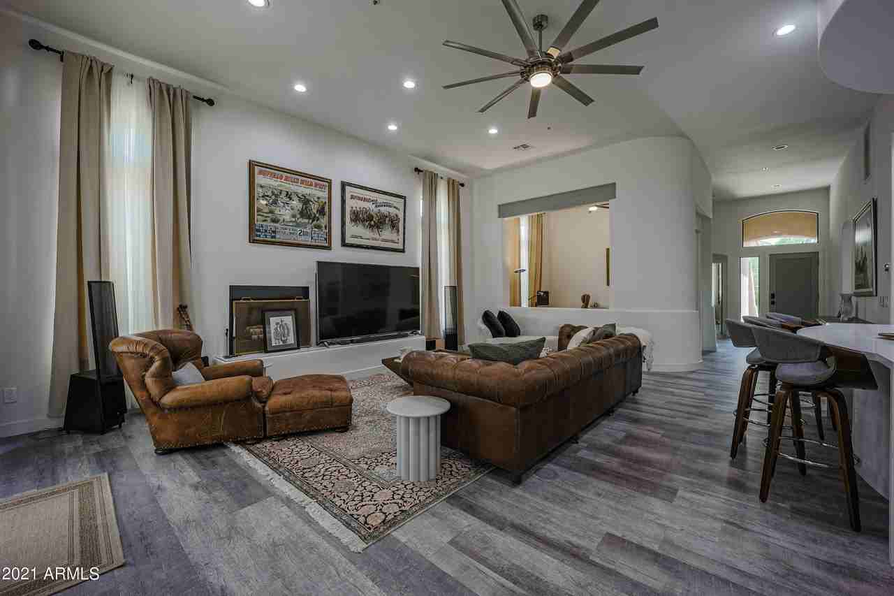 8136 E Beardsley Rd - Photo 3 of 31