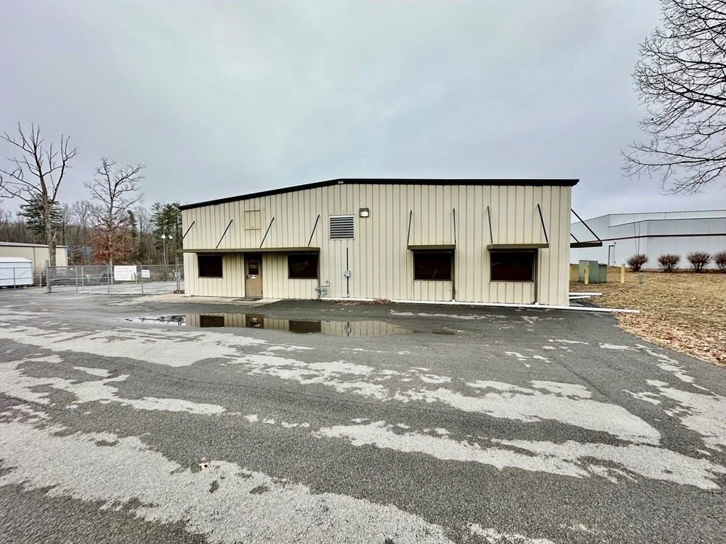 337 Industrial Park Rd - Photo 2 of 11