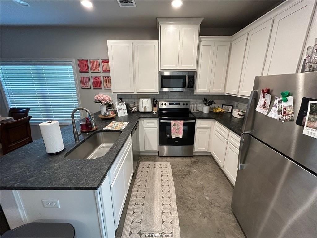 3102 Green St - Photo 6 of 26