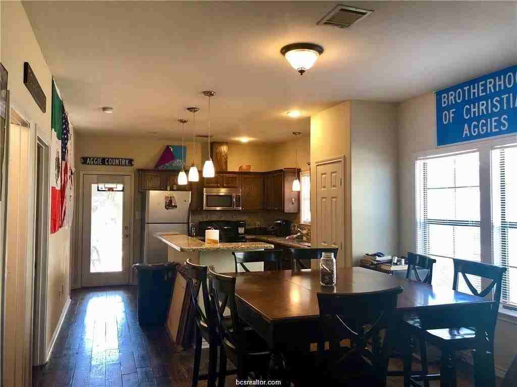 308 Holik St - Photo 3 of 12