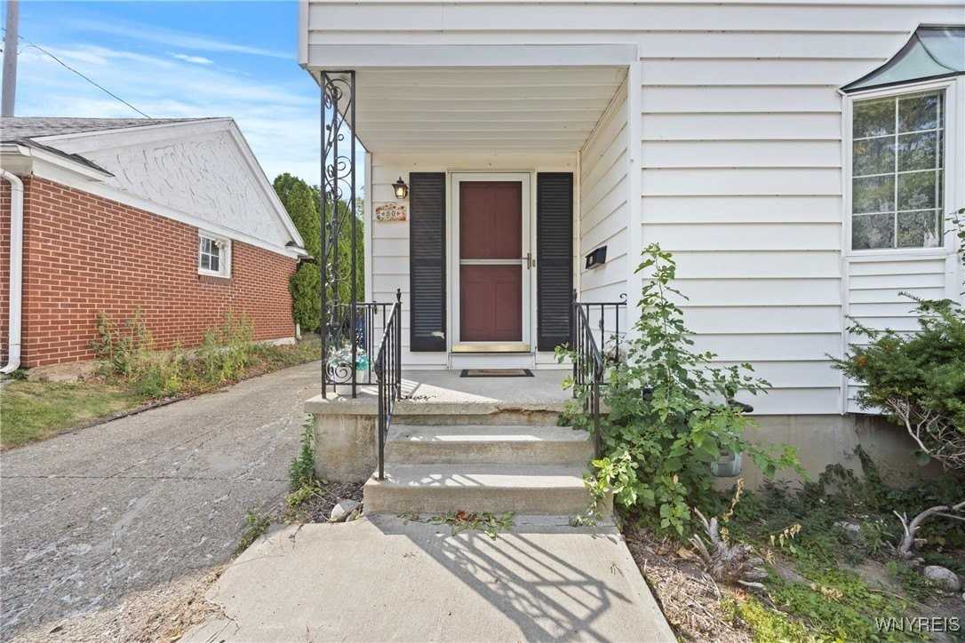 80 Capen Blvd - Photo 4 of 43