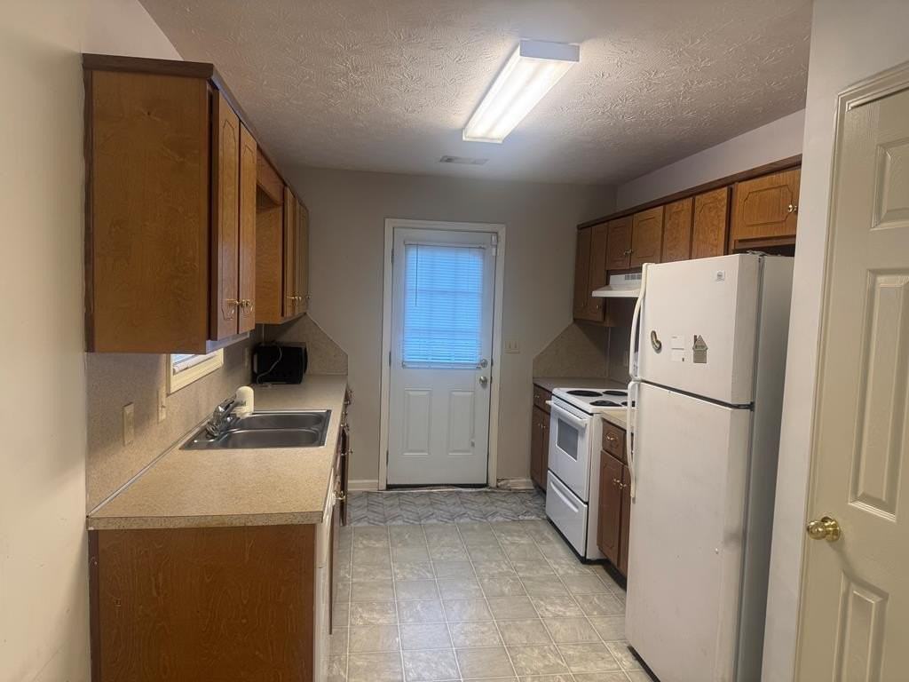 2213 Summerwind Drive - Photo 2 of 7