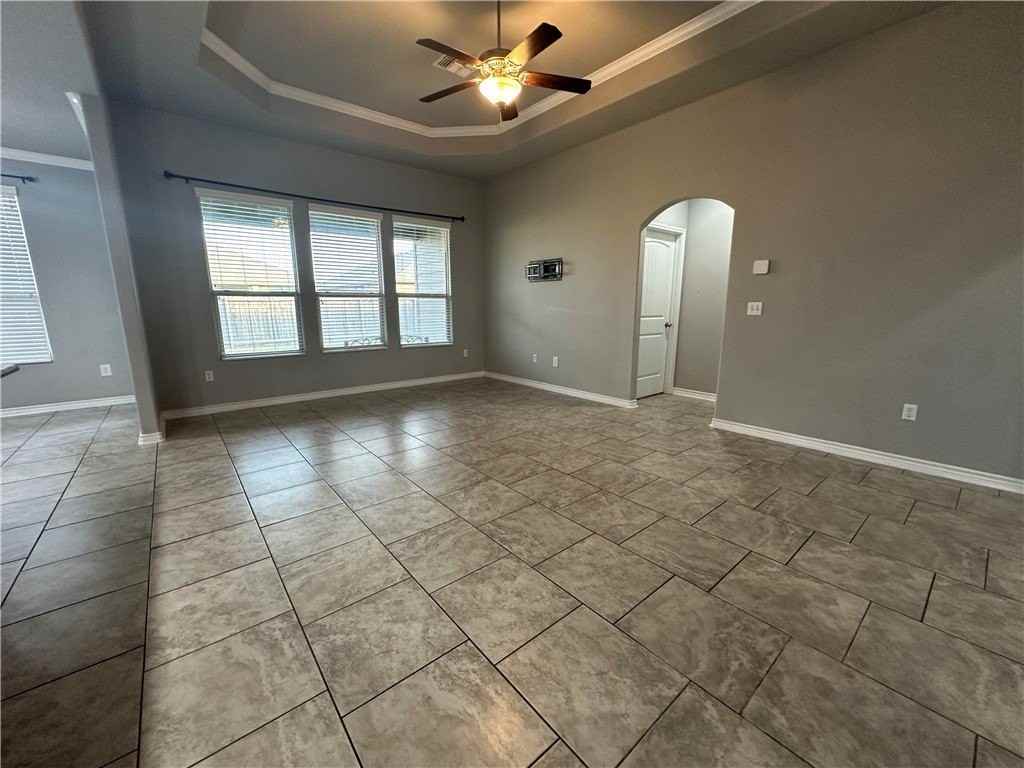 1015 Santa Catalina Street - Photo 4 of 34