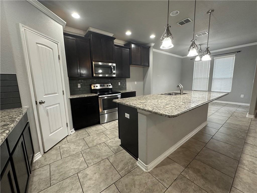 1015 Santa Catalina Street - Photo 5 of 34