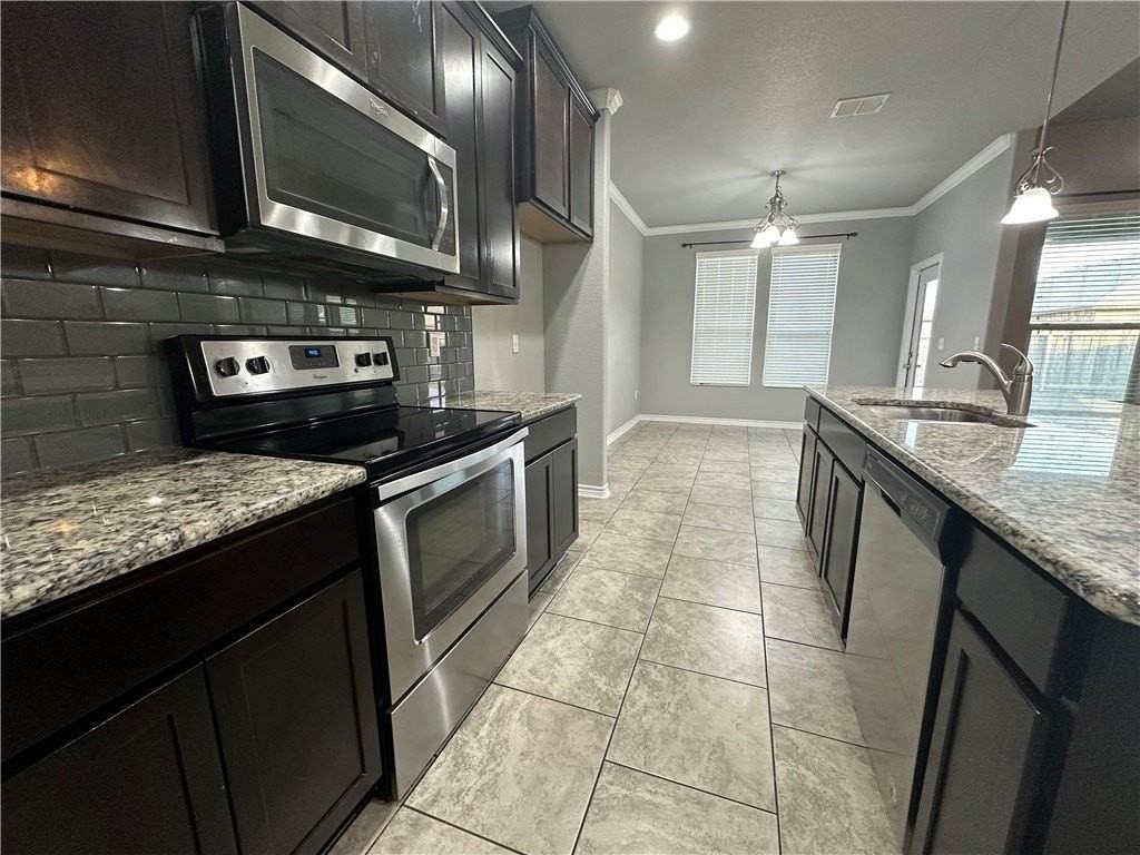 1015 Santa Catalina Street - Photo 6 of 34