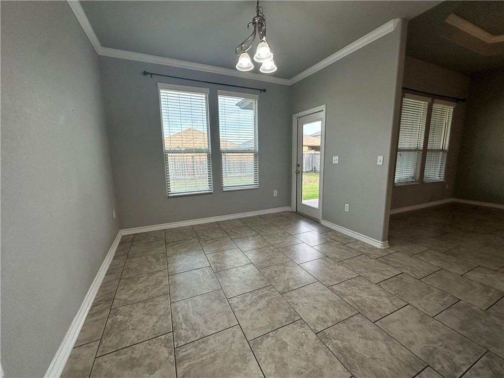 1015 Santa Catalina Street - Photo 7 of 34